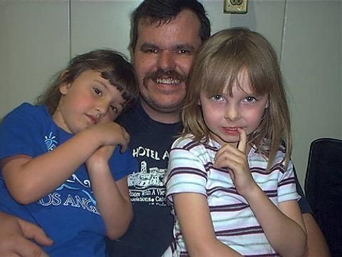  Rich DeShong with daughter Danielle (brown hair) and niece Lisa (blonde).